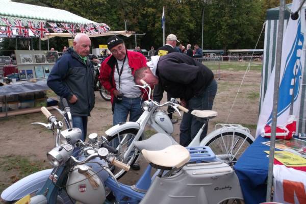 Nationaal Veteraan treffen 2013 Woerden