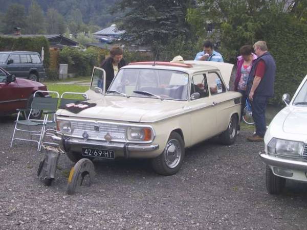 Familie Arnoldussen met pas aangeschafte 1200