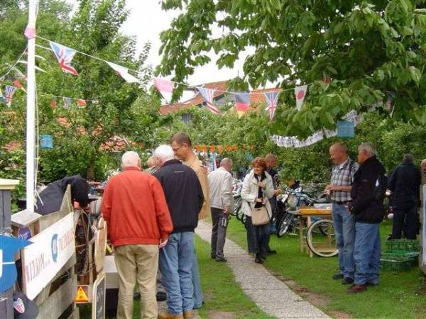 gezellig druk in de theetuin