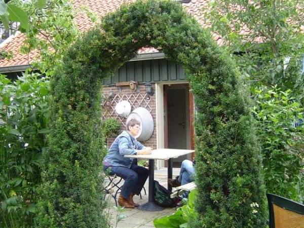 met wie zit joke te kletsen