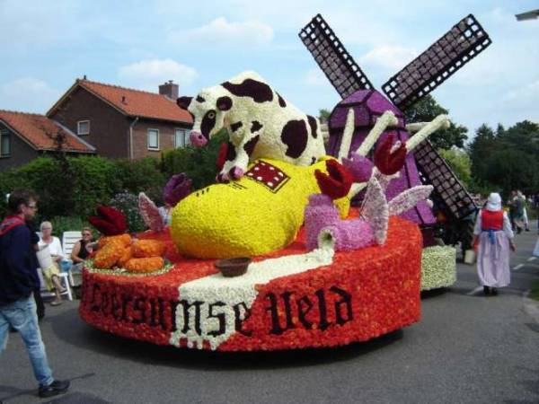 NSU Club bezoekt Bloemencorso Leersum.