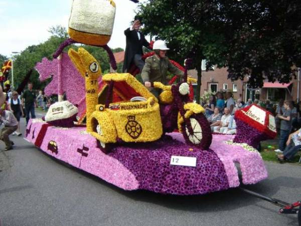 NSU Club bezoekt Bloemencorso Leersum.