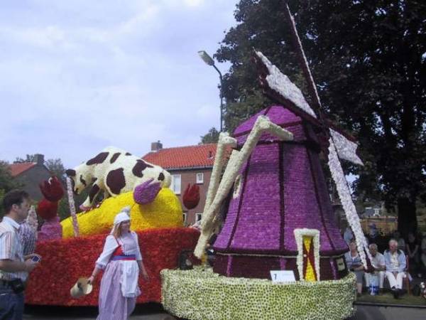 NSU Club bezoekt Bloemencorso Leersum.