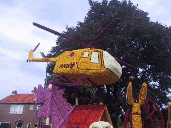 NSU Club bezoekt Bloemencorso Leersum.