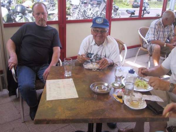 Bromfietsrit 2008 Klaus ook ijs natuurlijk