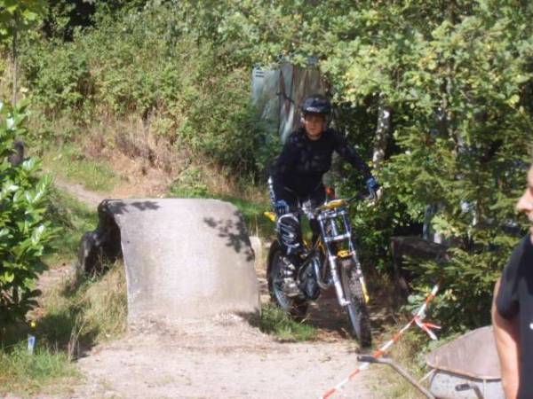 Edward en Nicole op de trail baan