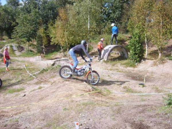 Edward en Nicole op de trail baan