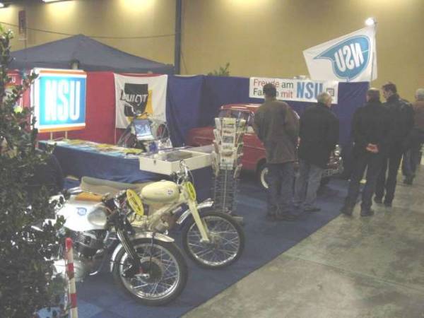 De clubstand van links