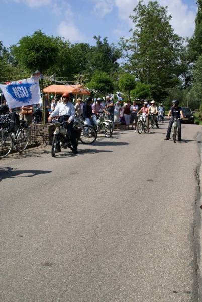 foto's 090 vertrek brommers