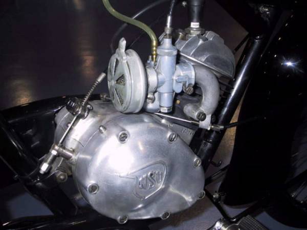 Oldtimer Motor en Bromfietsbeurs Rosmalen 2010