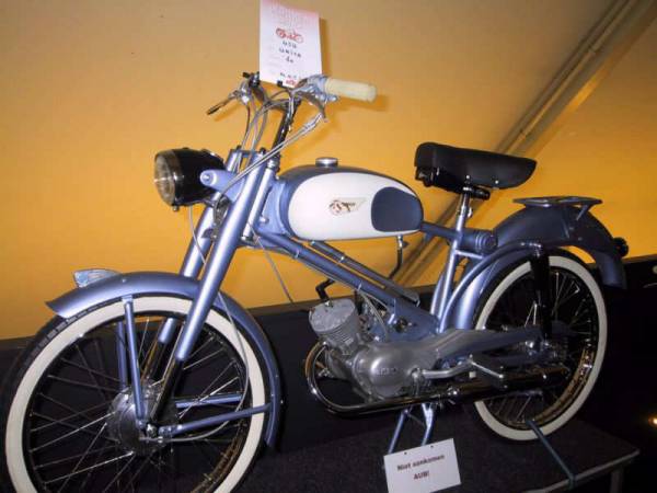 Oldtimer Motor en Bromfietsbeurs Rosmalen 2010