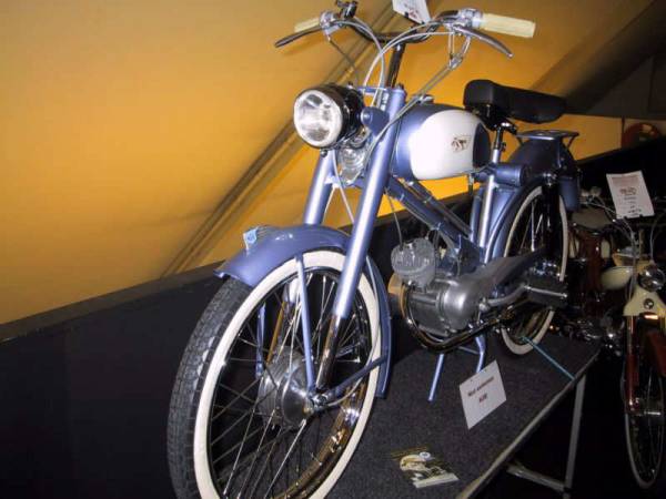 Oldtimer Motor en Bromfietsbeurs Rosmalen 2010