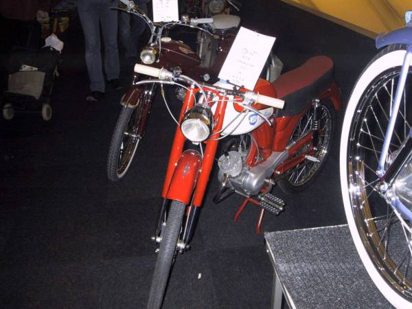 Oldtimer Motor en Bromfietsbeurs Rosmalen 2010