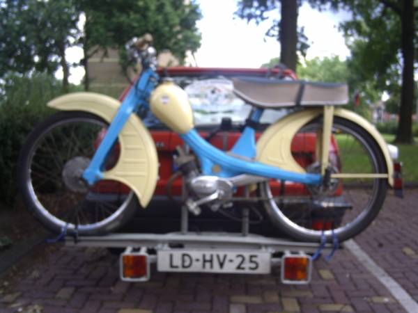 Bromfiets op de drager