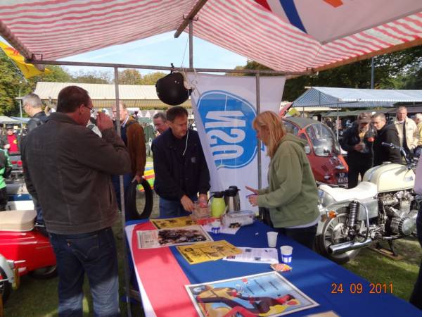 Nationaal Veteraan Treffen Woerden 2011